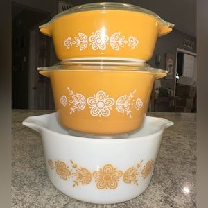 Vintage Pyrex Butterfly Gold Casserole set